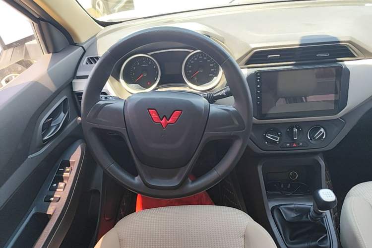 Used Wuling Hongguang 2021 1.5L S Standard Version LAR Steering Wheel