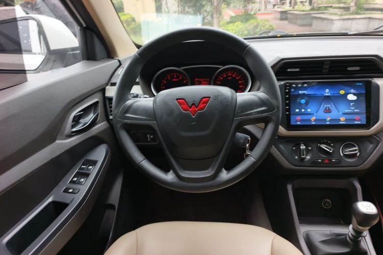 Used Wuling Hongguang 2021 1.5L S Standard Version LAR Steering Wheel