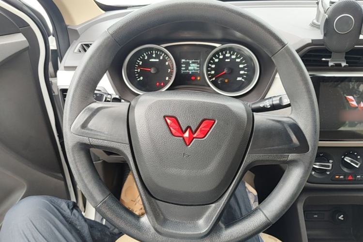 Used Wuling Hongguang 2021 1.5L S Comfort Edition LAR Steering Wheel