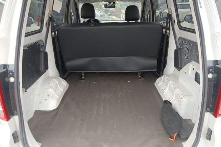 Used Wuling Hongguang 2021 1.5L Revised S Base Version with Electric Power Steering LAR Trunk
