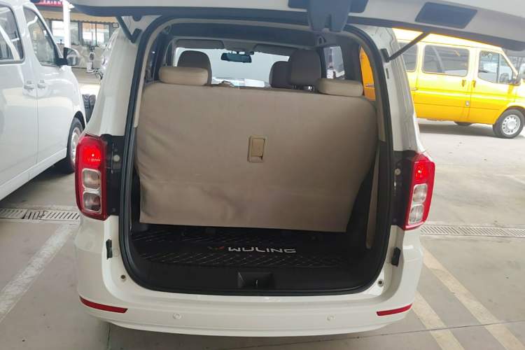 Used Wuling Hongguang 2021 1.5L Facelifted S Comfort Version with Electric Power Steering LAR Trunk