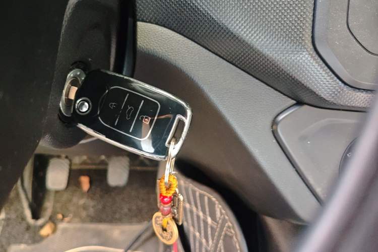 Used Wuling Hongguang 2021 1.5L Revised S Base Version Hydraulic Power Steering LAR Vehicle Key