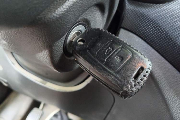 Used Wuling Hongguang 2021 1.5L Revised S Base Version with Electric Power Steering LAR Vehicle Key