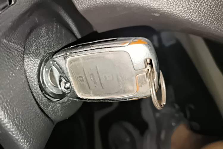 Used Wuling Hongguang 2021 1.5L Facelifted S Comfort Version with Electric Power Steering LAR Vehicle Key