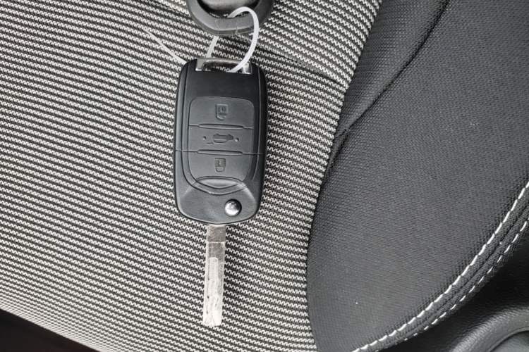 Used Wuling Hongguang 2021 1.5L Revised S Base Version with Electric Power Steering LAR Vehicle Key