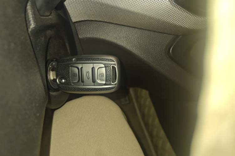 Used Wuling Hongguang 2021 1.5L Facelifted S Comfort Version with Electric Power Steering LAR Vehicle Key