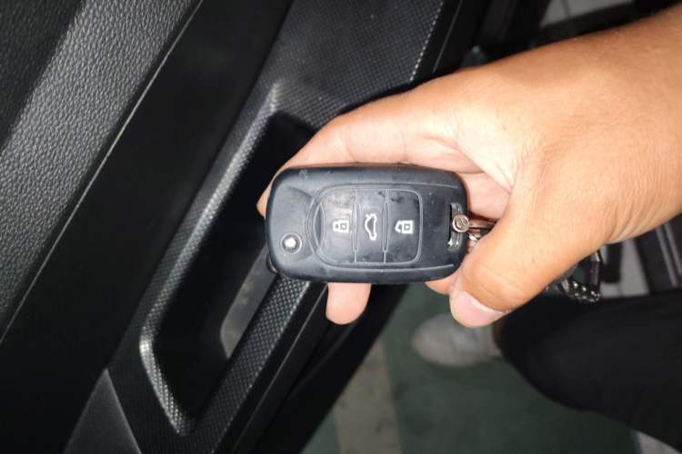 Used Wuling Hongguang 2021 1.5L Revised S Base Version Hydraulic Power Steering LAR Vehicle Key