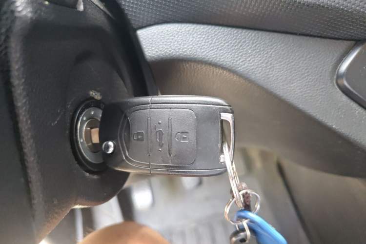 Used Wuling Hongguang 2021 1.5L Revised S Base Version Hydraulic Power Steering LAR Vehicle Key