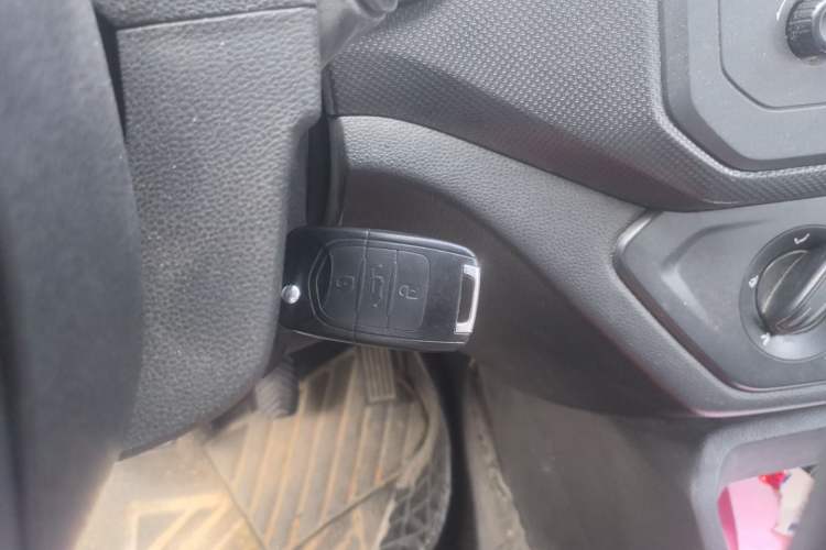 Used Wuling Hongguang 2021 1.5L Revised S Base Version Hydraulic Power Steering LAR Vehicle Key