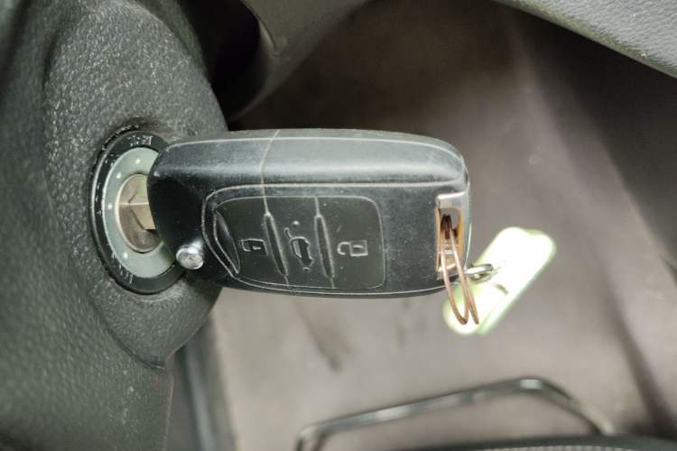 Used Wuling Hongguang 2021 1.5L Revised S Base Version with Electric Power Steering LAR Vehicle Key