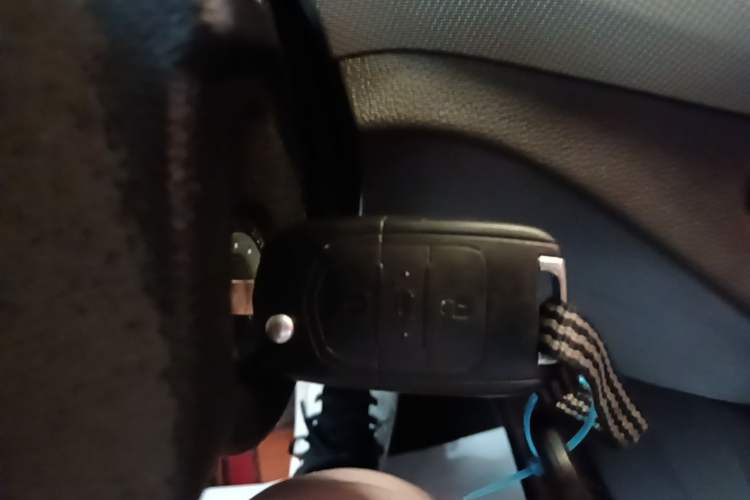 Used Wuling Hongguang 2021 1.5L Revised S Standard Version with Electric Power Steering LAR Vehicle Key