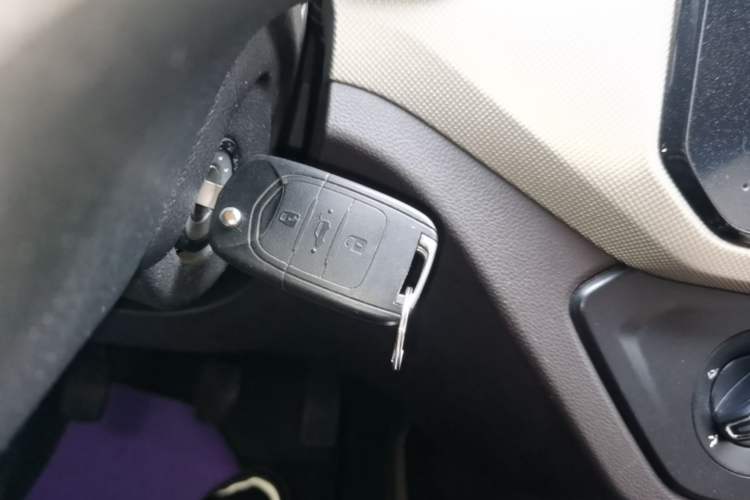 Used Wuling Hongguang 2021 1.5L Facelifted S Comfort Version with Electric Power Steering LAR Vehicle Key