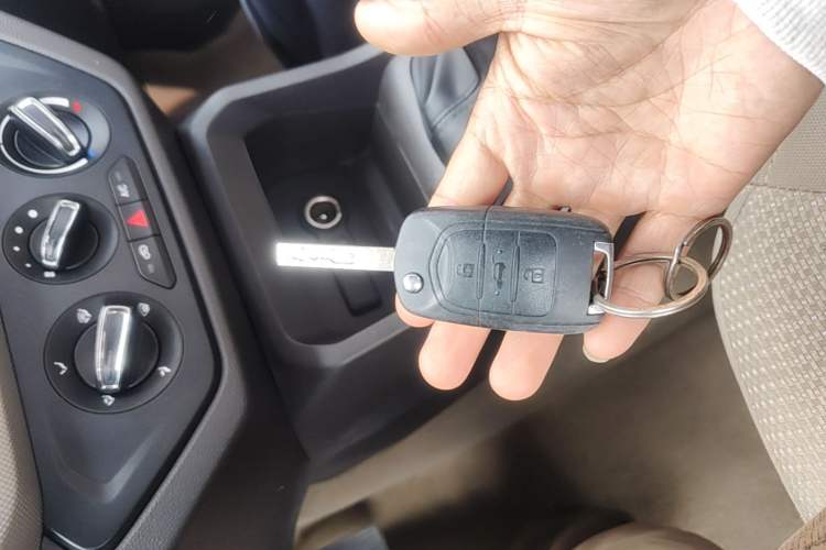Used Wuling Hongguang 2021 1.5L Revised S Standard Version with Electric Power Steering LAR Vehicle Key