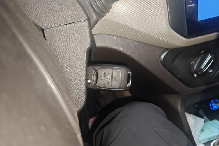 Used Wuling Hongguang 2021 1.5L Revised S Standard Version with Electric Power Steering LAR Vehicle Key