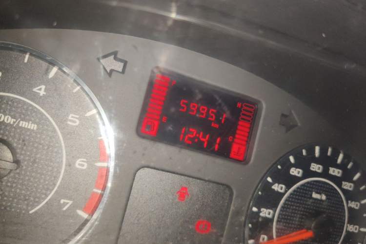 Used Wuling Hongguang 2021 1.5L Restyled S Basic Window-Sealed Car with Electric Power Steering LAR Odometer Close Up