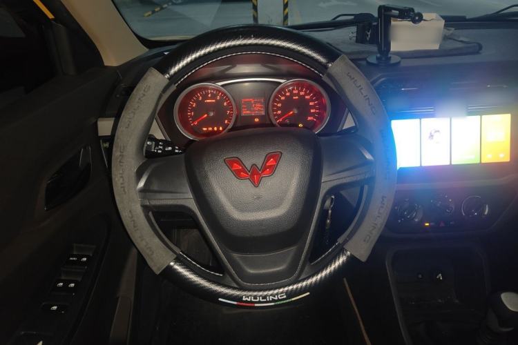 Used Wuling Hongguang 2021 1.5L Revised S Standard Version Hydraulic-Power-Assisted LAR Steering Wheel