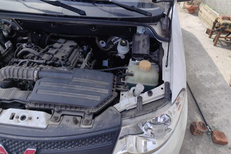 Used Wuling Hongguang  Engine Bay Left