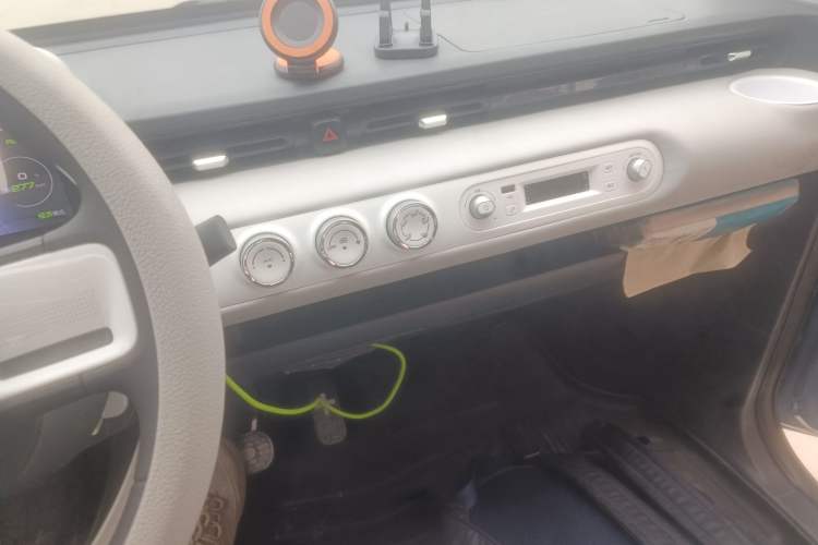 Used Wuling Hongguang MINIEV 2022 Convertible Model Audio And AC Panel