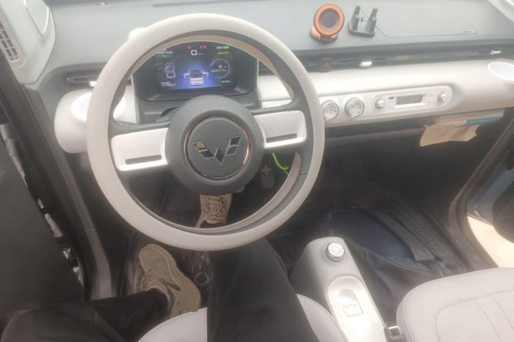 Used Wuling Hongguang MINIEV 2022 Convertible Model Center Console