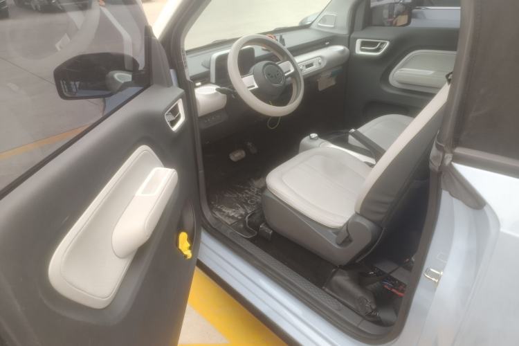 Used Wuling Hongguang MINIEV 2022 Convertible Model Driver Seat