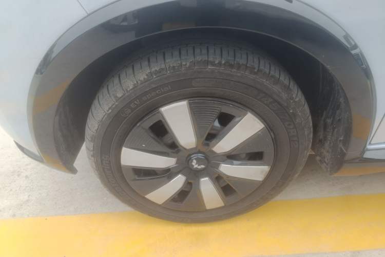 Used Wuling Hongguang MINIEV 2022 Convertible Model Left Front Wheel Hub