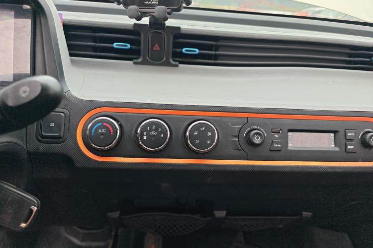 Used Wuling Hongguang MINIEV 2020 Enjoy Edition Lithium-Ion Battery Audio And AC Panel