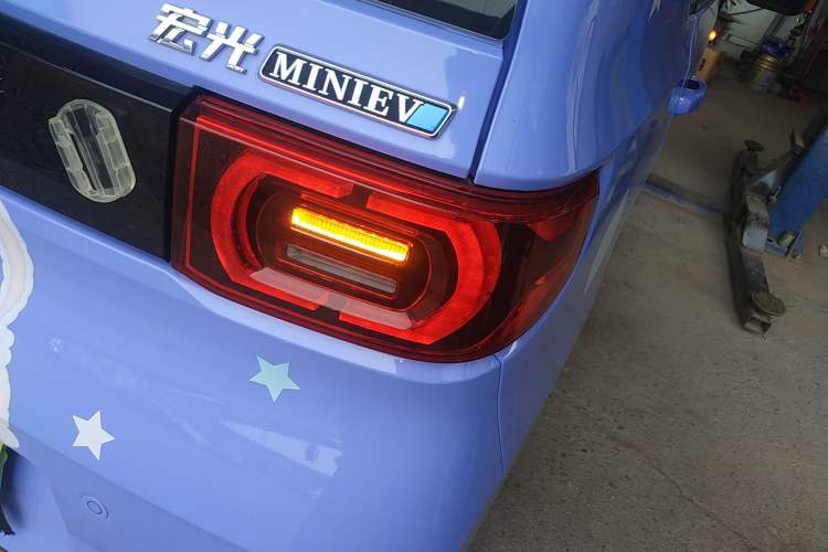 Used Wuling Hongguang MINIEV 2022 Macaron Premium Model – Lithium Iron Phosphate Right Rear Taillight