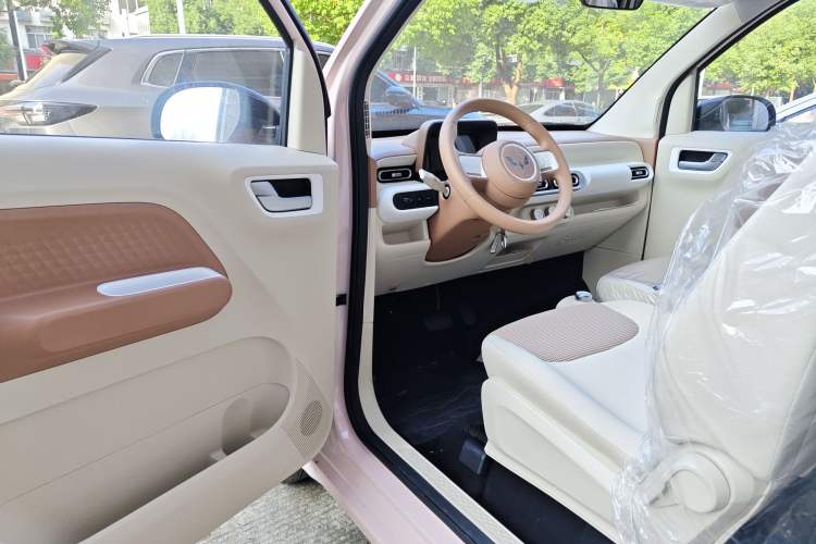 Used Wuling Hongguang MINIEV 2024 3rd Generation 215km Youth Edition Interior 2