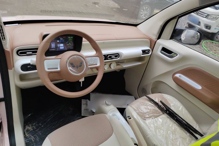 Used Wuling Hongguang MINIEV 2024 3rd Generation 215km Youth Edition Interior 3