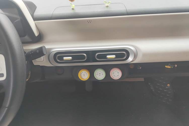 Used Wuling Hongguang MINIEV 2024 3rd Generation 215km Youth Edition Interior 5