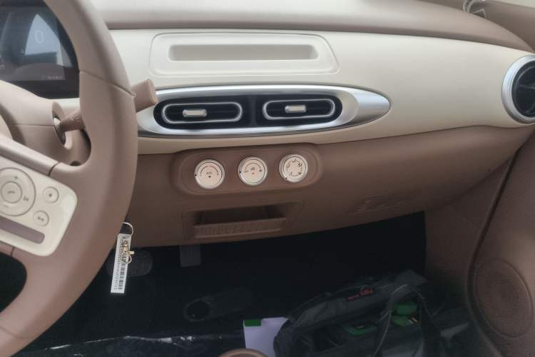 Used Wuling Hongguang MINIEV 2025 Four-Door Version Advanced Edition Audio And AC Panel