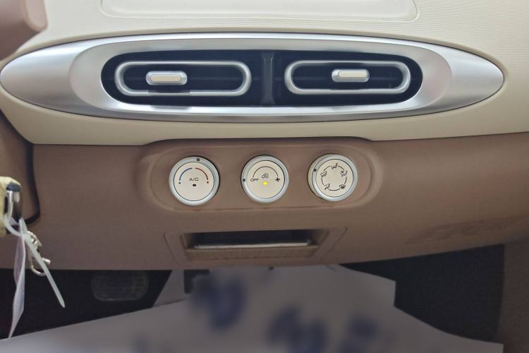 Used Wuling Hongguang MINIEV 2025 Four-Door Version Advanced Edition Audio And AC Panel