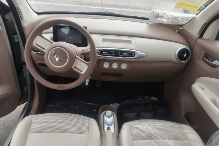 Used Wuling Hongguang MINIEV 2025 Four-Door Version Advanced Edition Center Console
