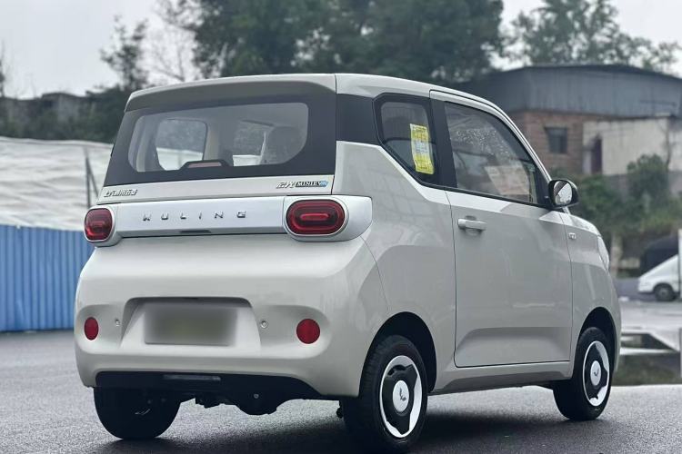 Used Wuling Hongguang MINIEV 2025 Four-Door Version Advanced Edition Exterior 3