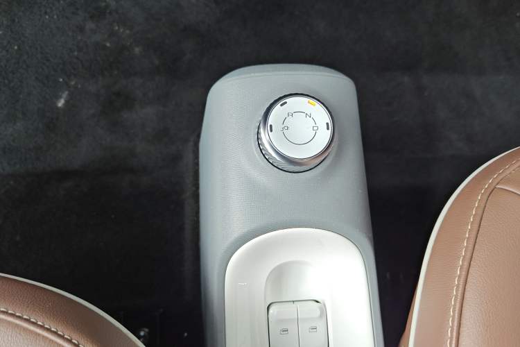 Used Wuling Hongguang MINIEV 2022 GAMEBOY 200km Gaming Edition with Lithium Iron Phosphate Gear Lever