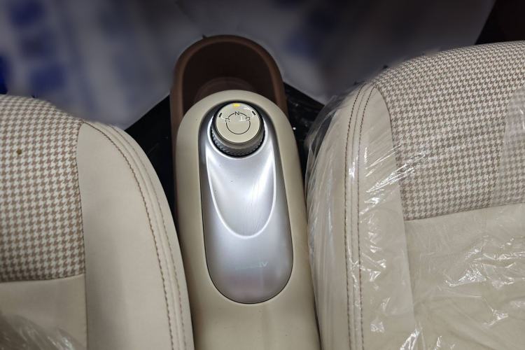 Used Wuling Hongguang MINIEV 2025 Four-Door Version Advanced Edition Gear Lever