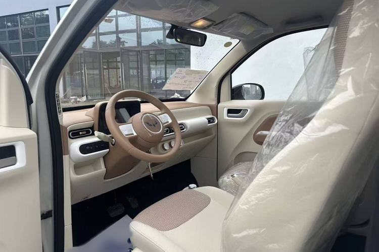 Used Wuling Hongguang MINIEV 2025 Four-Door Version Advanced Edition Interior 2