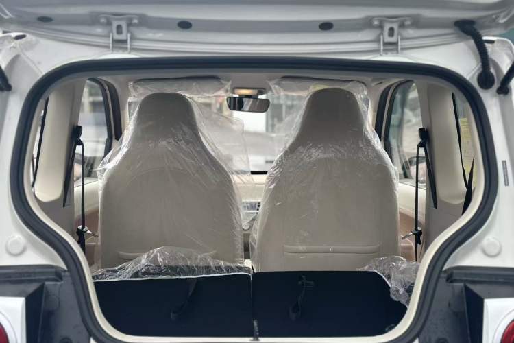 Used Wuling Hongguang MINIEV 2025 Four-Door Version Advanced Edition Interior 3