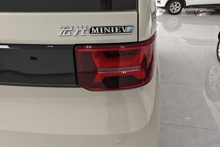 Used Wuling Hongguang MINIEV 2022 GAMEBOY 200km Gaming Edition with Lithium Iron Phosphate Right Rear Taillight