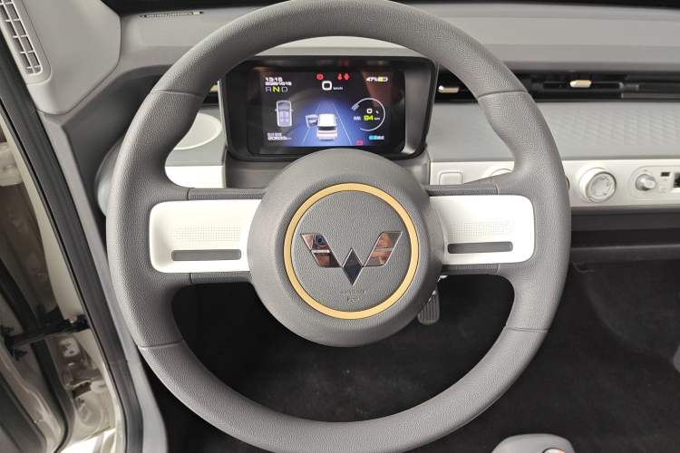 Used Wuling Hongguang MINIEV 2022 GAMEBOY 200km Gaming Edition with Lithium Iron Phosphate Steering Wheel