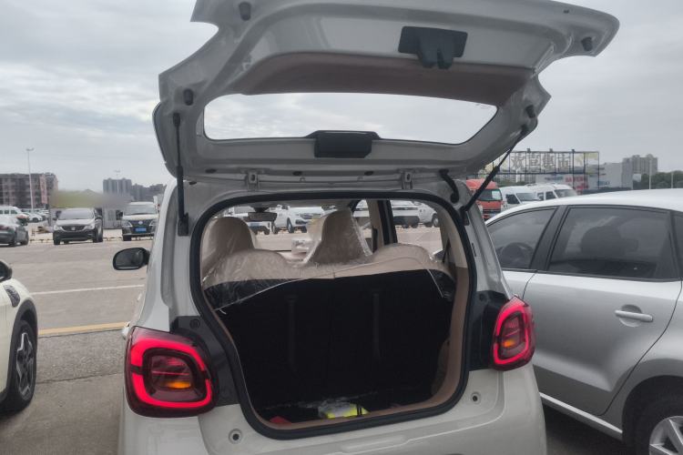 Used Wuling Hongguang MINIEV 2025 Four-Door Version Advanced Edition Trunk
