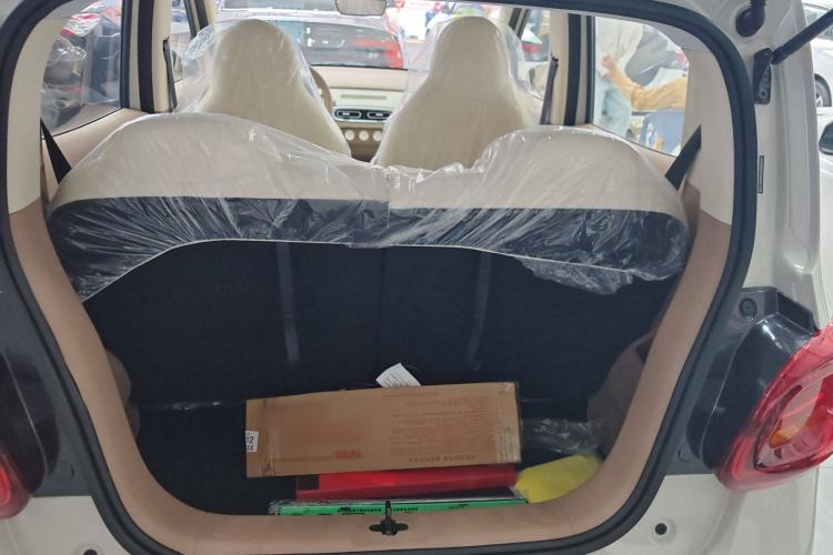 Used Wuling Hongguang MINIEV 2025 Four-Door Version Advanced Edition Trunk