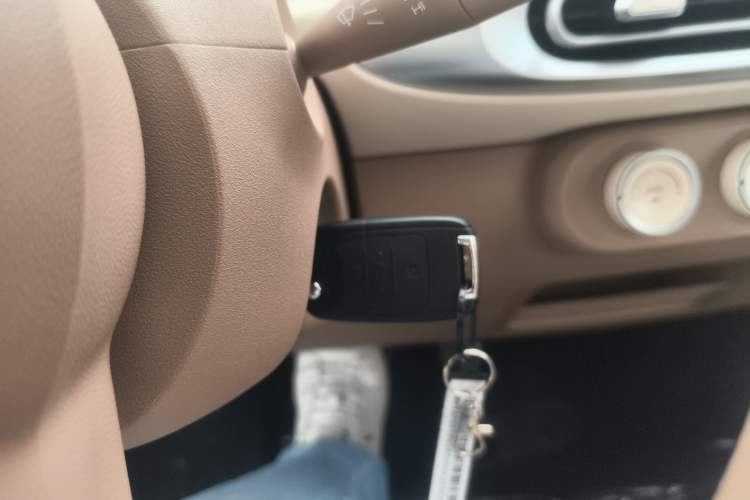Used Wuling Hongguang MINIEV 2025 Four-Door Version Advanced Edition Vehicle Key
