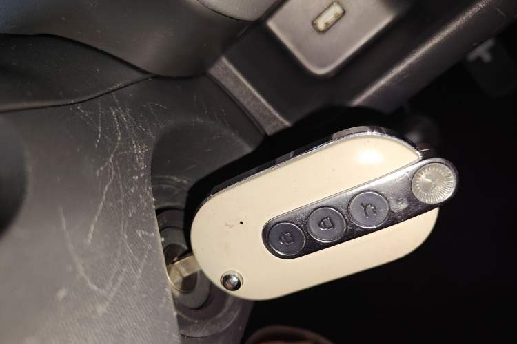 Used Wuling Hongguang MINIEV 2022 GAMEBOY 200km Gaming Edition with Lithium Iron Phosphate Vehicle Key