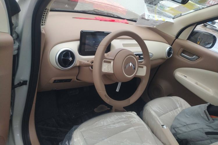 Used Wuling Hongguang MINIEV 2025 Four-Door Version Advanced Edition Center Console
