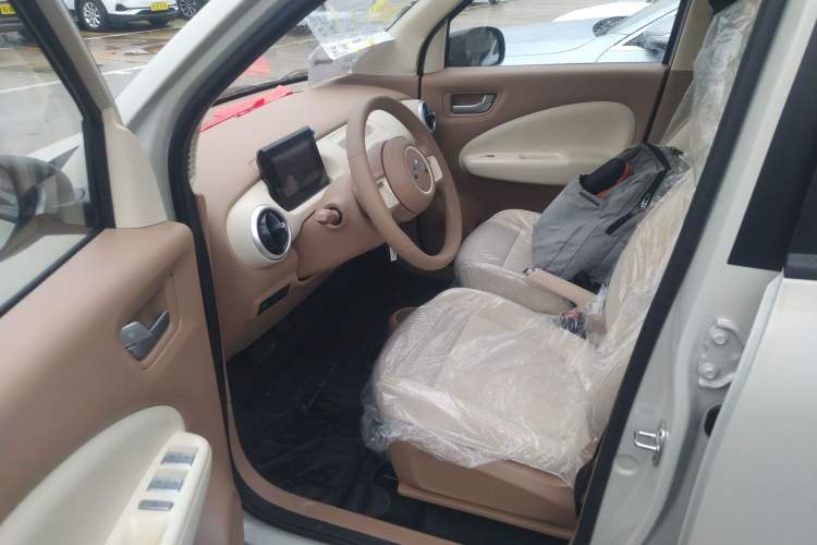 Used Wuling Hongguang MINIEV 2025 Four-Door Version Advanced Edition Driver Seat