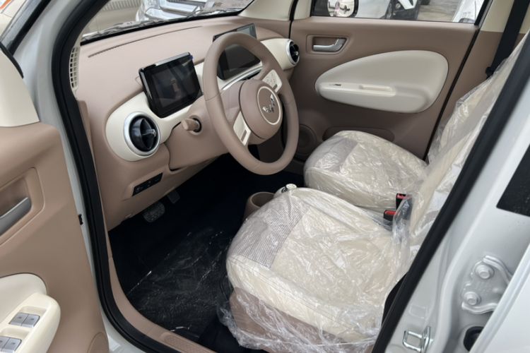 Used Wuling Hongguang MINIEV 2025 Four-Door Version Zhenxiang+ Edition Interior 3