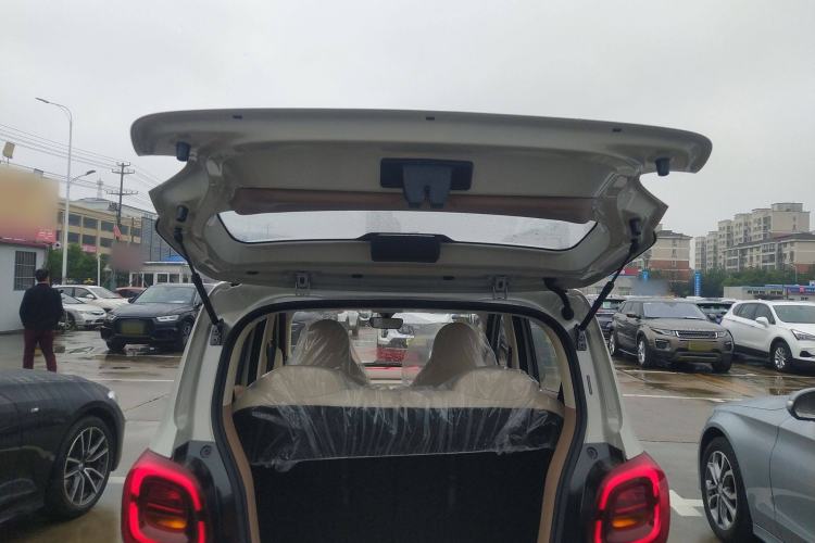 Used Wuling Hongguang MINIEV 2025 Four-Door Version Advanced Edition Trunk