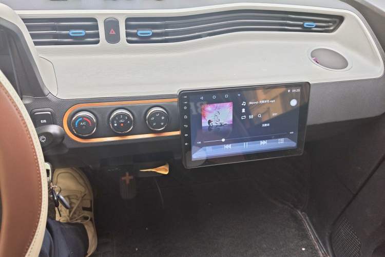 Used Wuling Hongguang MINIEV 2020 Freedom Version Lithium Iron Phosphate Audio And AC Panel