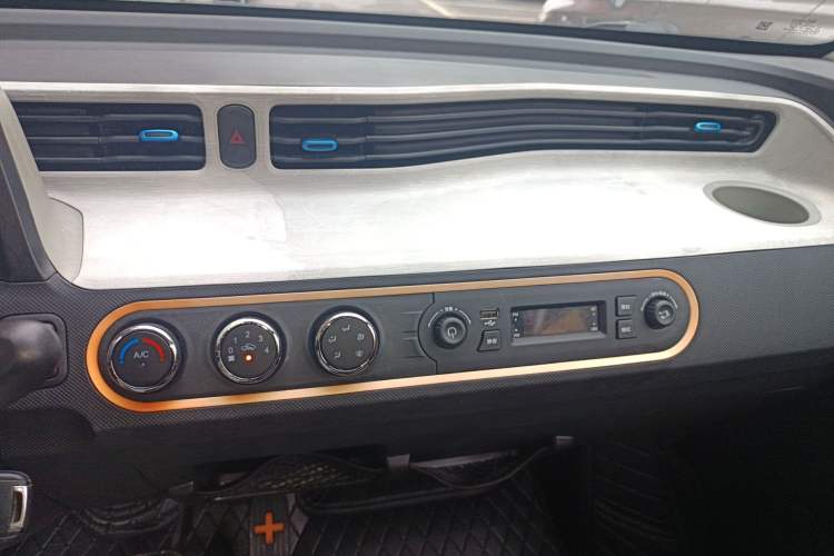Used Wuling Hongguang MINIEV 2020 Enjoyment Model Lithium Iron Phosphate Audio And AC Panel